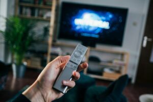 Strong 8K VOD Freezes While Audio Keeps Playing? A Decoder-First Troubleshooting Guide